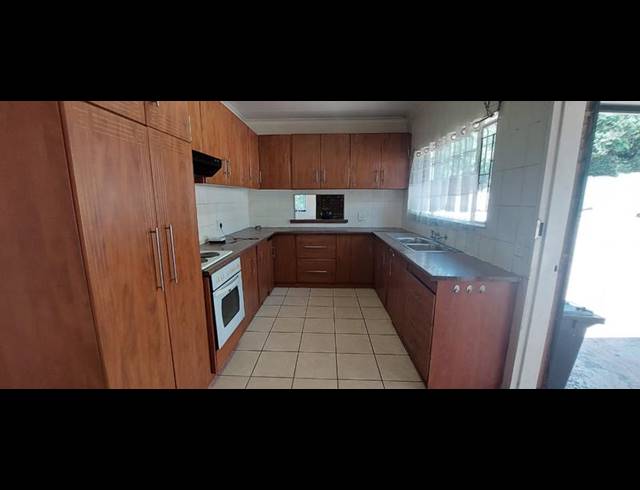 5 BEDROOM HOUSE FOR SALE IN KIBLER PARK